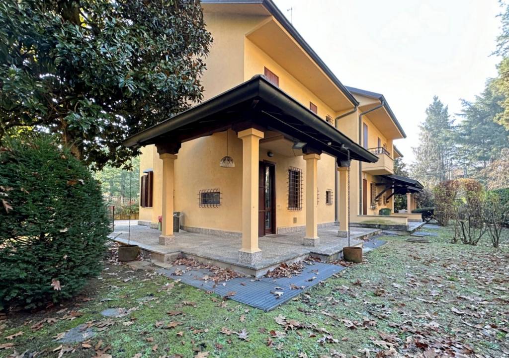 Villa a Schiera in vendita a Carate Brianza via corteselle, 10