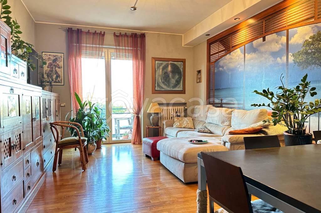 Appartamento in vendita a Pesaro via Gandhi, 14