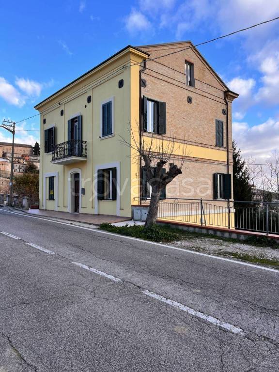 Casa Indipendente in vendita a Montegiorgio viale Ugolino, snc