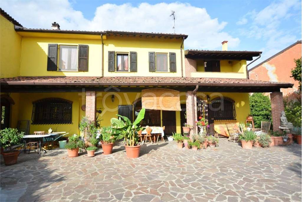 Villa in vendita a Monticelli Pavese cascina bosco, 47