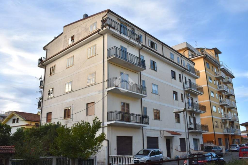 Appartamento in vendita a Paola via Pandosia, 31