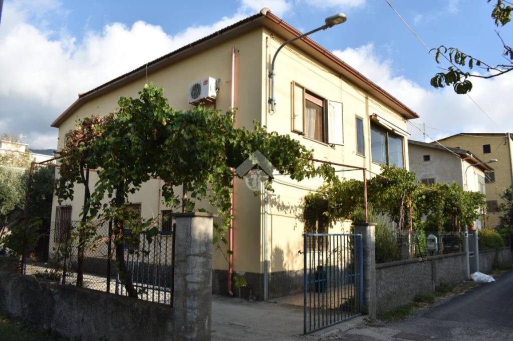 Casa Indipendente in vendita a Fuscaldo contrada Lago Sotto Strada, 8