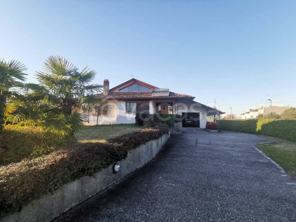 Villa in vendita a Carlino