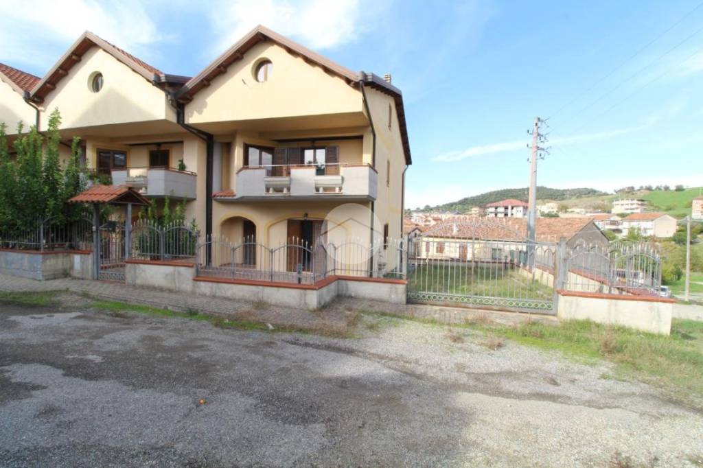 Villa a Schiera in vendita a Luzzi ctr. Impennuti, 8