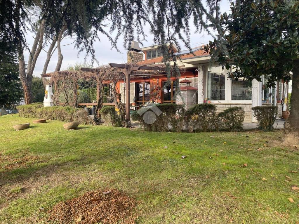 Villa in vendita a Scanzorosciate via Vincenzo Monti, 12