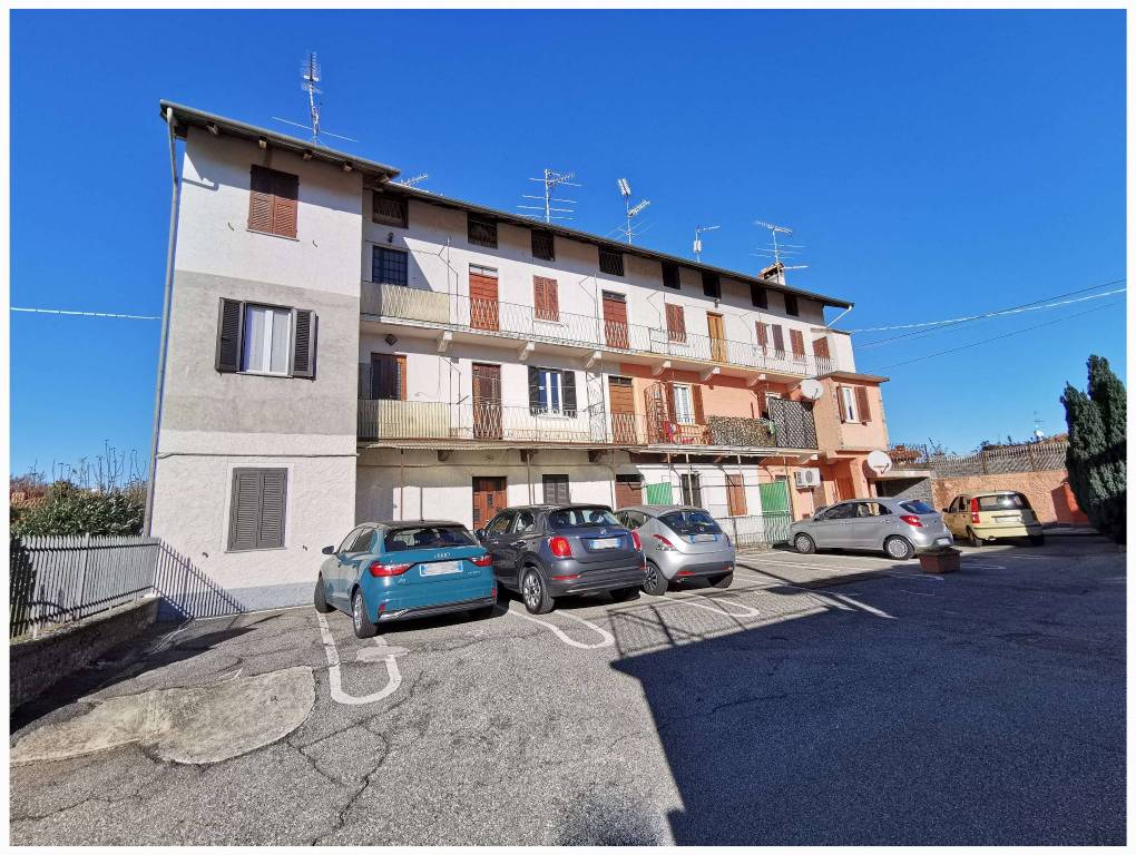 Appartamento in vendita a Oleggio Castello via Monte Oleggiasco, 51