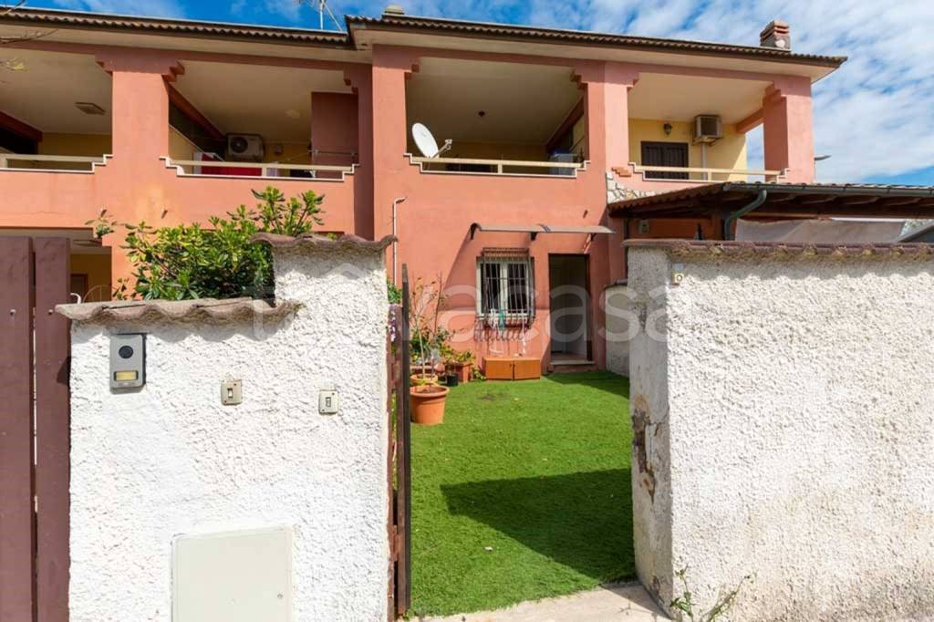 Villa a Schiera in vendita a Pomezia via Lago di Como