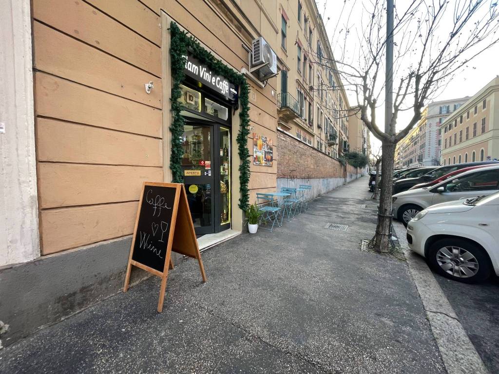 Bar in vendita a Roma via Bernardino Telesio, 13