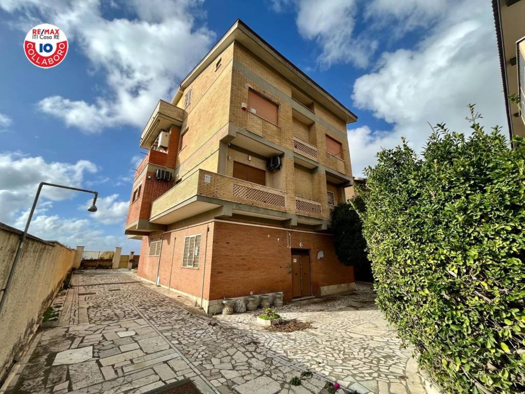 Appartamento in vendita ad Ardea via Belluno