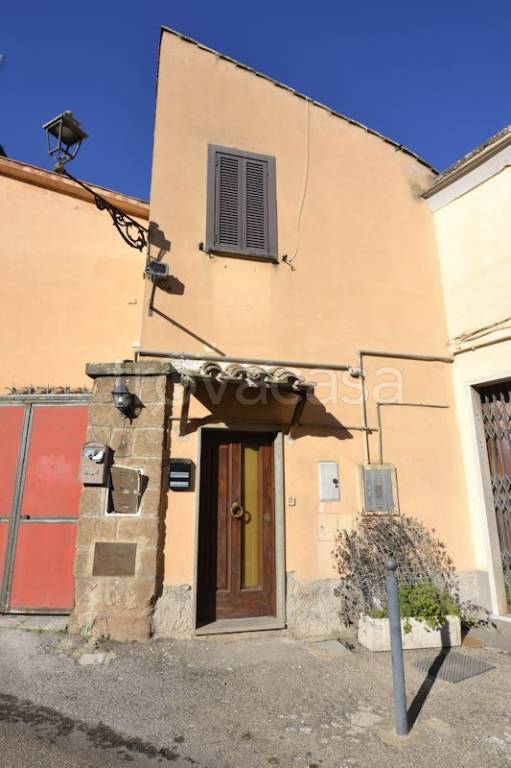 Appartamento in vendita a Capranica via Romana