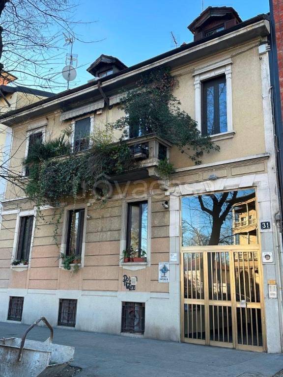 Appartamento in vendita a Milano via Flavio Stilicone