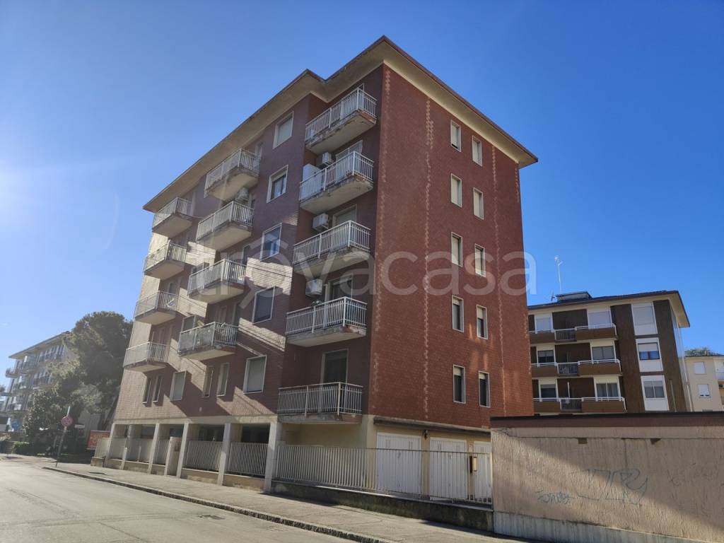 Appartamento in vendita a Novara via Monte San Gabriele, 12