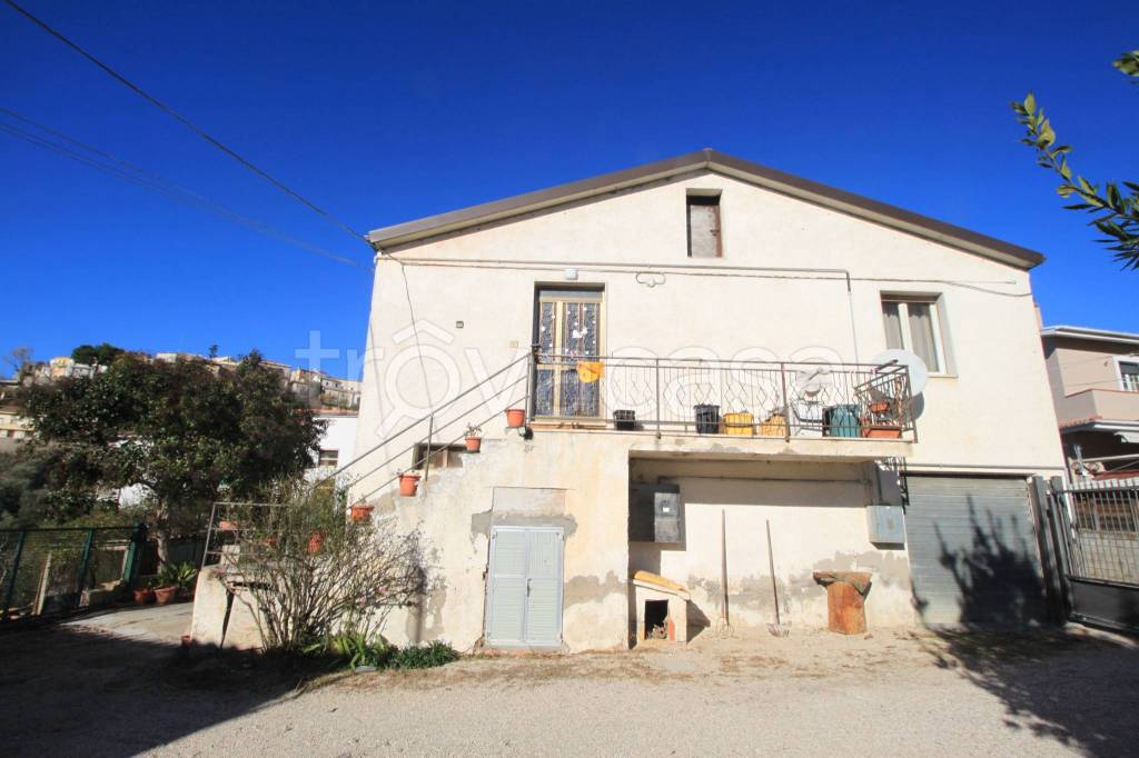 Appartamento in vendita a Collecorvino via Borgo Occidentale, 11