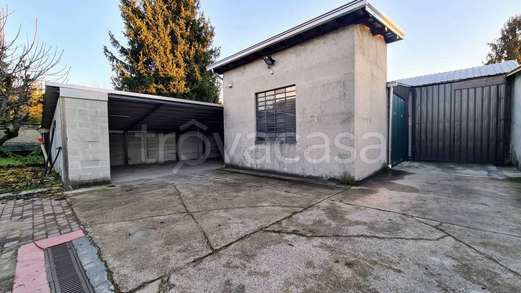 Villa in vendita a Samarate via Don a. Spreafico, 26