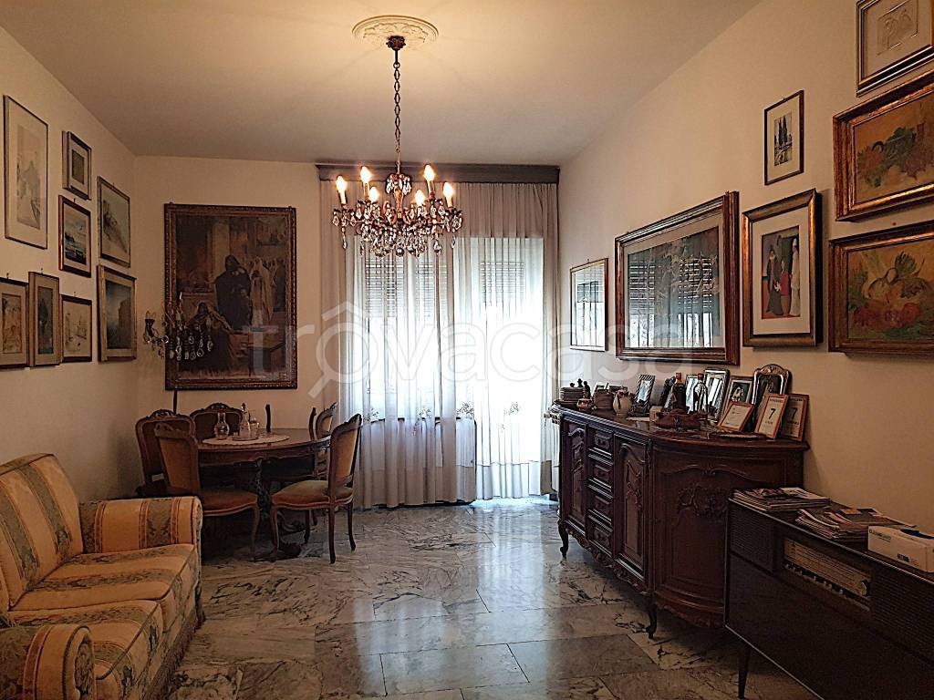 Appartamento in vendita a Roma via Pietro Cartoni, 155