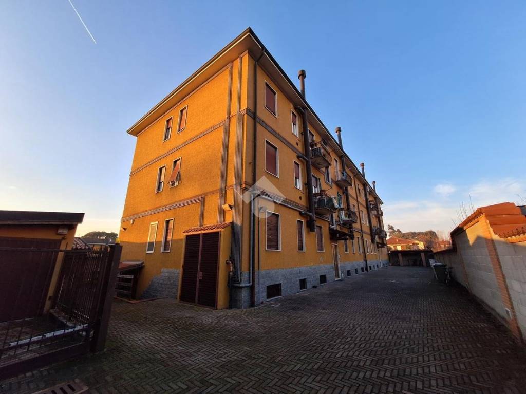 Appartamento in vendita a Magenta via Giacomo Leopardi, 132