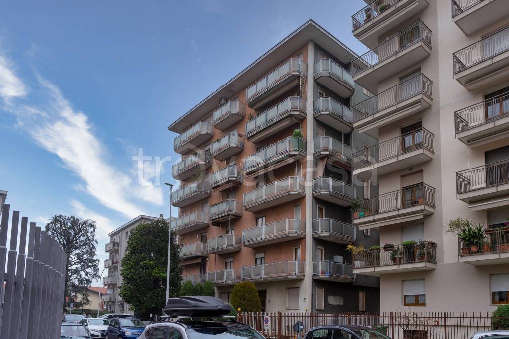 Appartamento in vendita a Busto Arsizio via Francesco Ferrer, 3