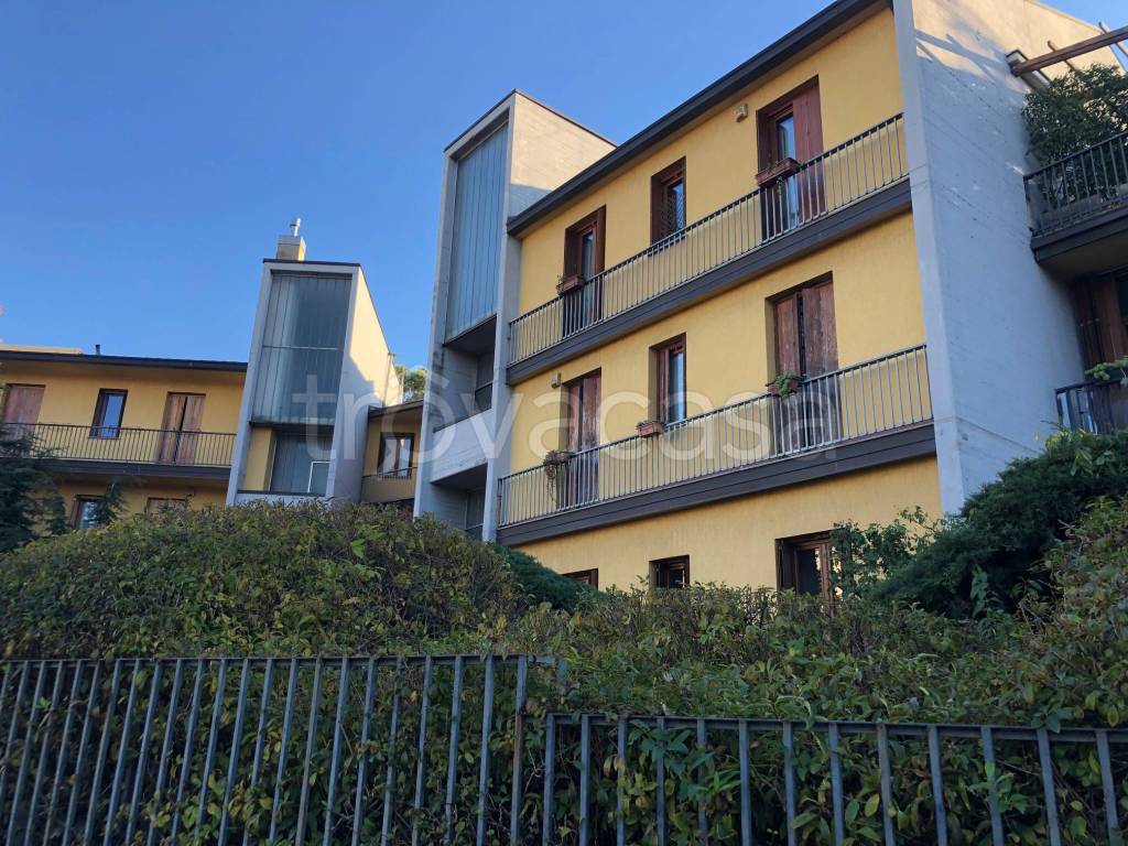 Appartamento in vendita a Legnano via per Cerro Maggiore, 2