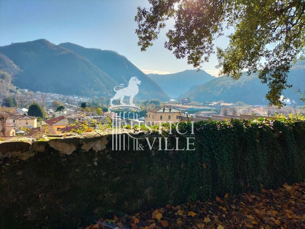 Villa Bifamiliare in vendita a Lucca viale delle Mura Urbane