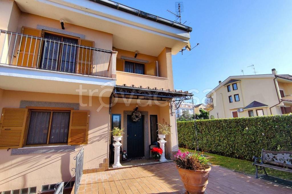 Villa Bifamiliare in vendita ad Albano Laziale via Falessi, 127