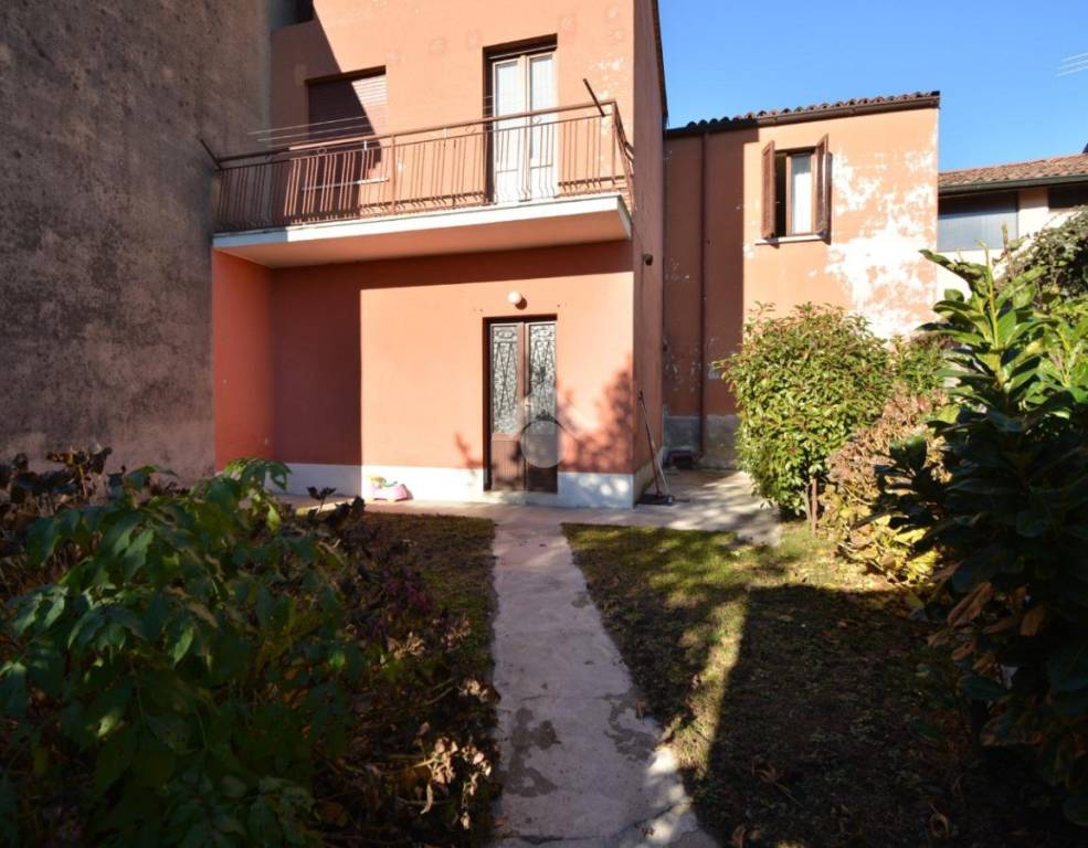 Appartamento in vendita a Capriate San Gervasio vicolo Trento, 9