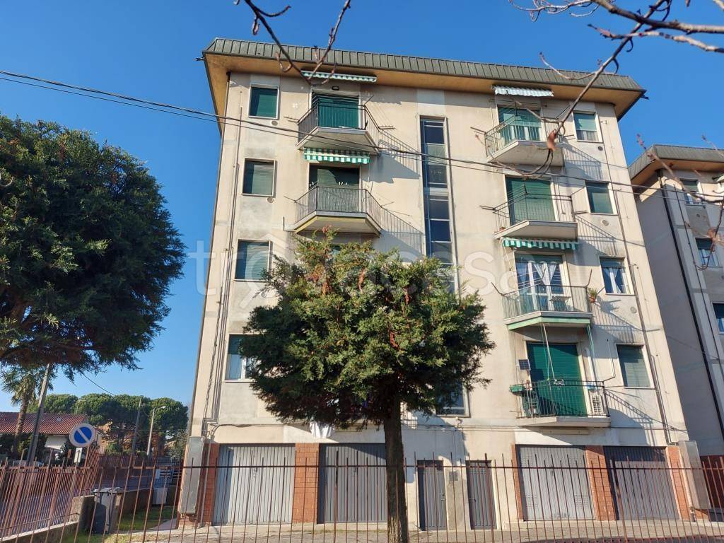Appartamento in vendita a Verano Brianza via Cadore, 10