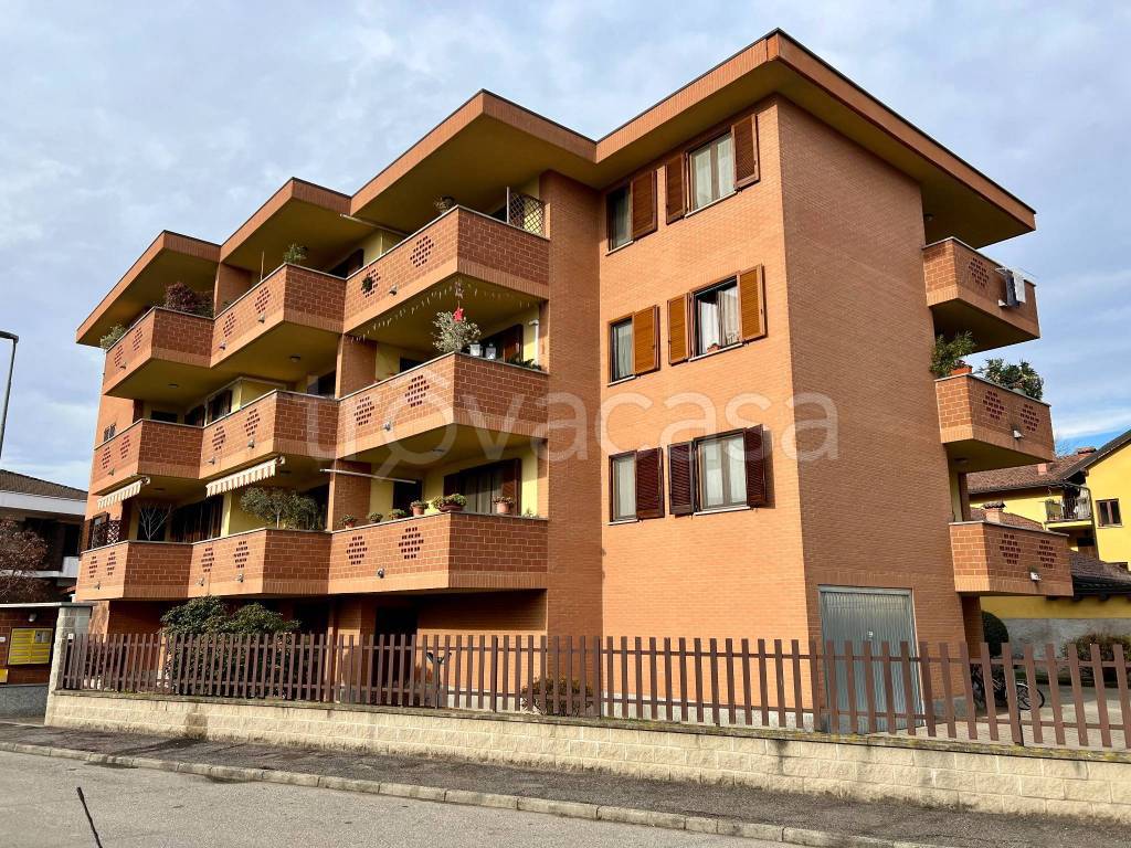 Appartamento in vendita a Novara via Luigi Visintin, 25