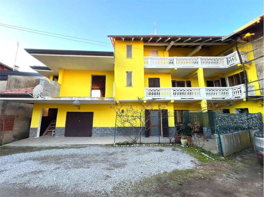 Casa Indipendente in vendita a Fontaneto d'Agogna via Molino della Resiga , 11