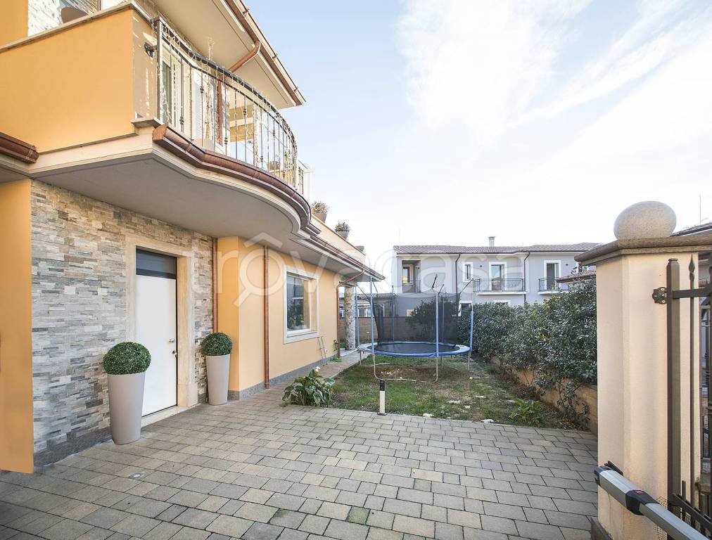 Villa Bifamiliare in vendita a Marta via Silvio Pellico