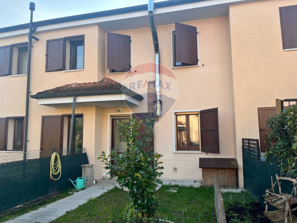Villa a Schiera in vendita a Ferrara via r. Ridolfi, 17