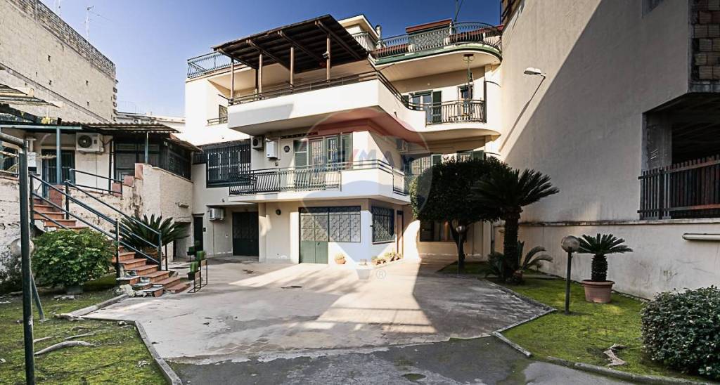 Casa Indipendente in vendita ad Afragola corso Giuseppe Garibaldi, 57