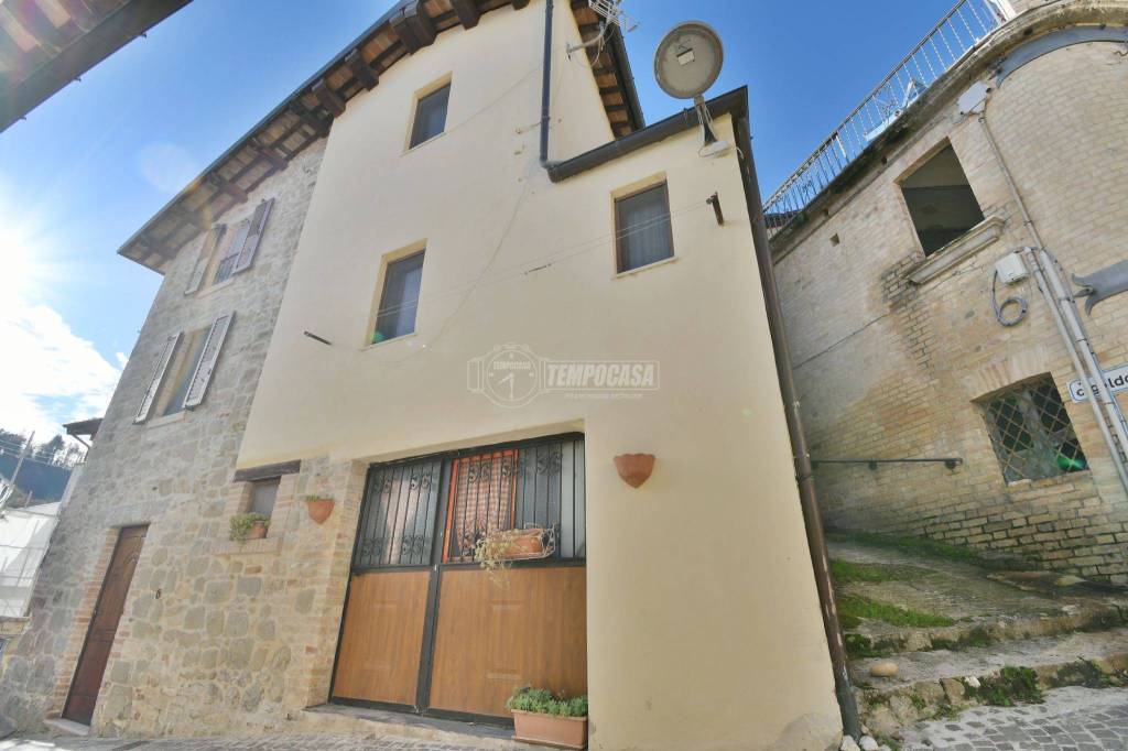 Casa Indipendente in vendita a Roccafluvione via Ugo Foscolo