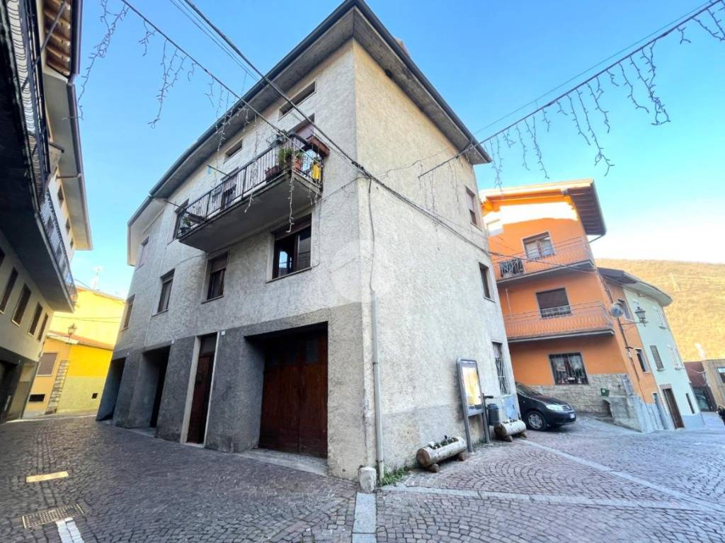 Appartamento in vendita a Grone via Santa Maria Nascente, 2