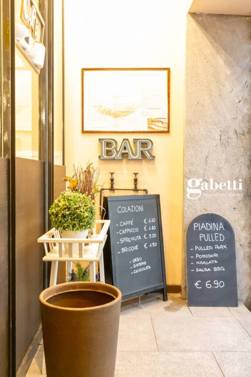 Bar in vendita a Merate via Collegio Manzoni, 58