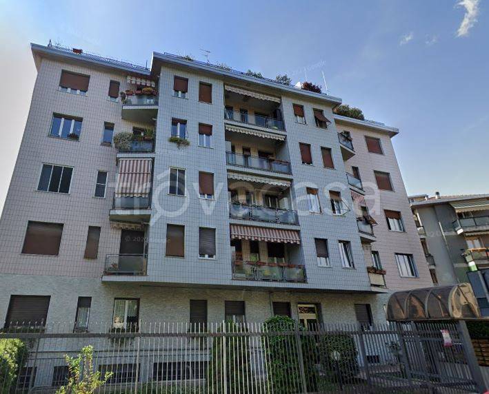 Appartamento all'asta a Milano via Cesare Brivio, 15