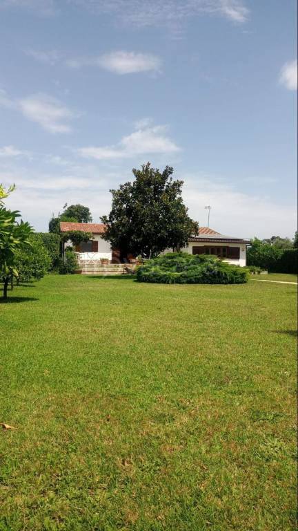 Villa in in vendita da privato a Latina via s. Silvestri, 79