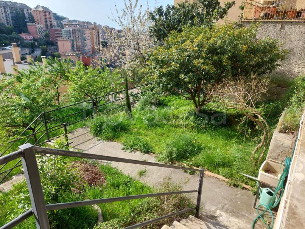 Appartamento in vendita a Genova via Aurelio Robino