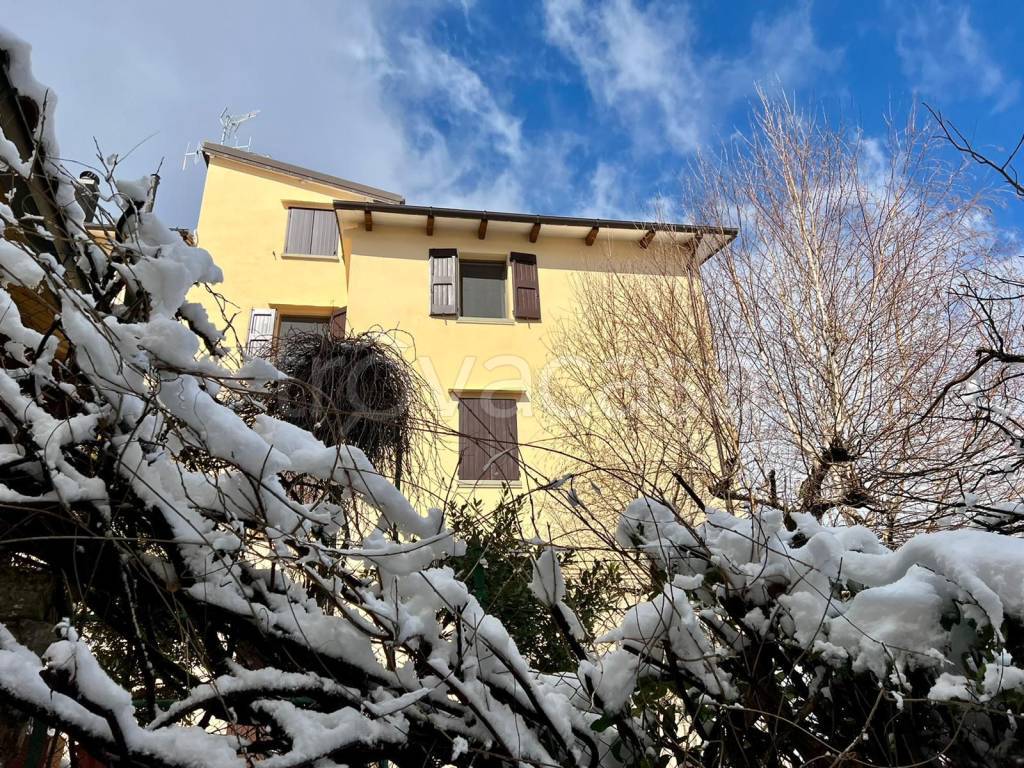 Appartamento in vendita a Lizzano in Belvedere via Molino di Sotto, 4