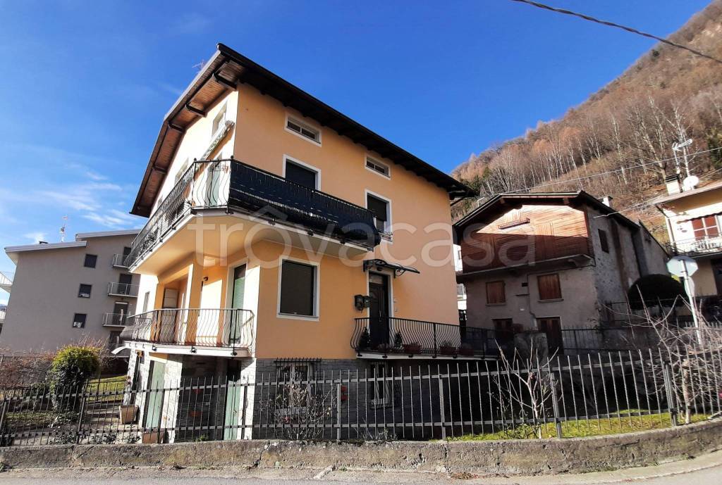 Villa Bifamiliare in vendita a Tresivio via Piedo, 101