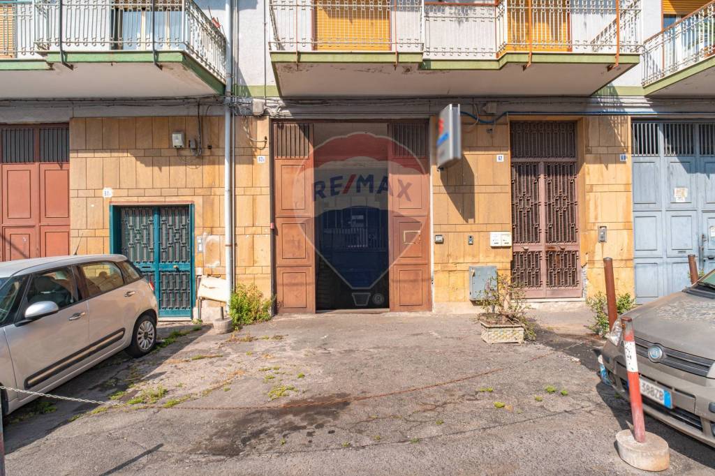 Negozio in vendita a Catania via Santa Maria Di Nuovaluce, 62