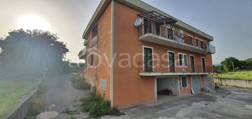 Appartamento in vendita a Castelnuovo Cilento via Vigne, 9