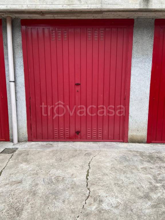 Garage in affitto a Cernusco sul Naviglio via Visconti, 23