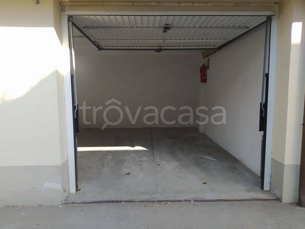Garage in vendita a Sesto Fiorentino via 25 Aprile