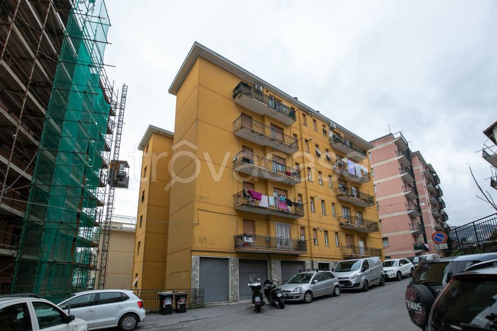 Appartamento in vendita a Campomorone via Circonvallazione, 3