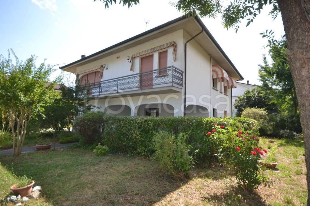 Villa in vendita a San Giovanni in Persiceto via Ugo Foscolo, 54
