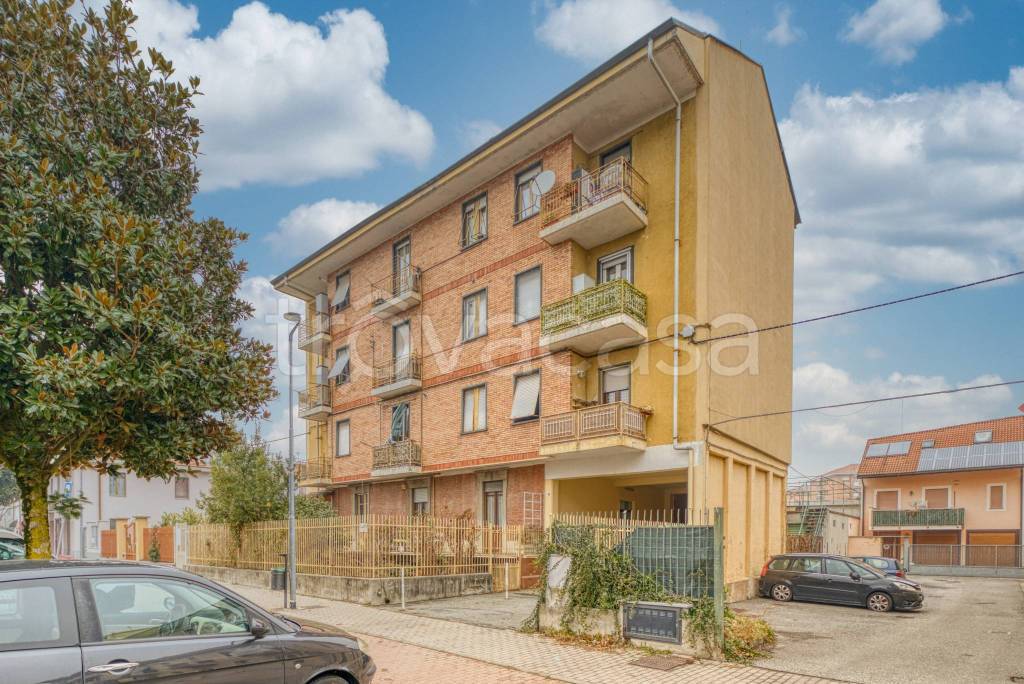Appartamento in vendita a Borgaro Torinese viale Martiri della Libertà, 34