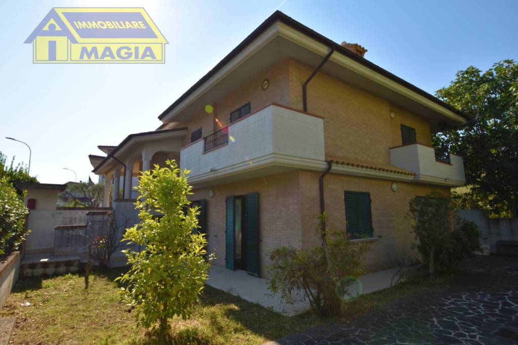 Villa in vendita ad Appignano del Tronto via Dante Alighieri, 32