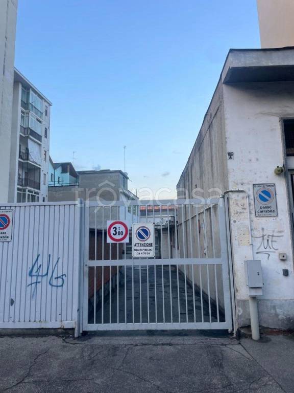 Garage in vendita a Torino via Bardonecchia, 142