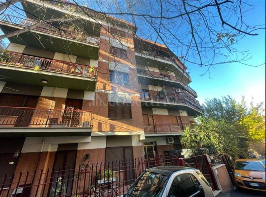 Appartamento in vendita a Roma via Ugo Fleres