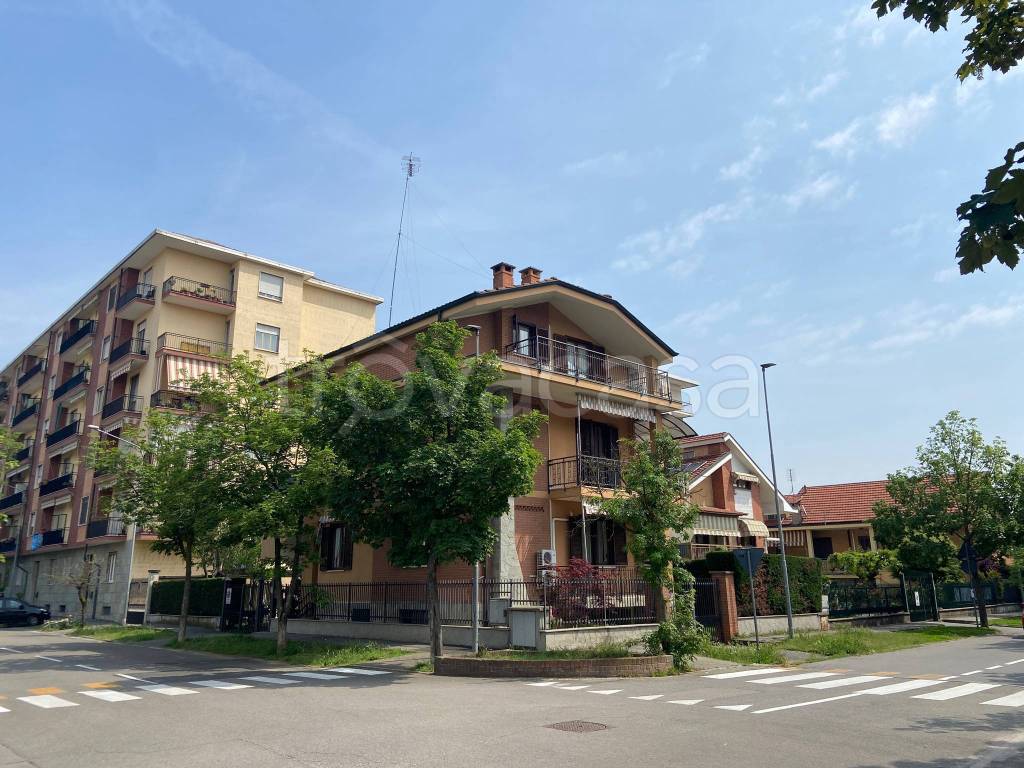 Villa Bifamiliare in vendita a Nichelino via Dante Alighieri, 11